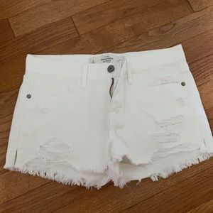 Abercrombie white denim shorts — size 25